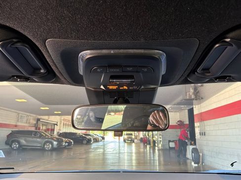 Used 2024 Toyota Corolla SE FWD image 15