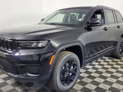 New 2025 Jeep Grand Cherokee image 3