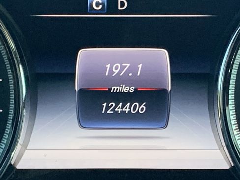 Used 2017 Mercedes-Benz E 300 4MATIC image 22