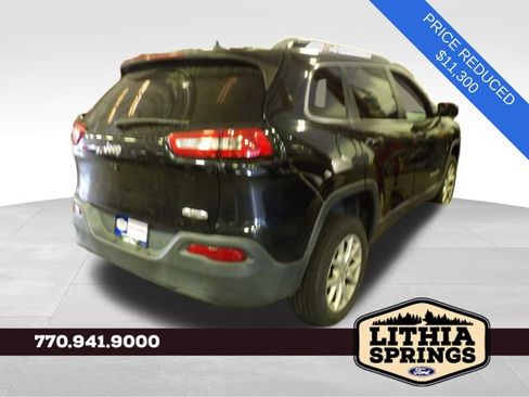 Used 2017 Jeep Cherokee Latitude FWD image 12