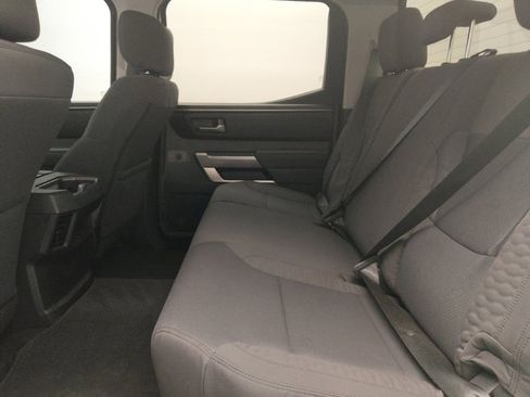 Used 2022 Toyota Tundra SR5 w/ SR5 Convenience Package AWD/4WD image 18