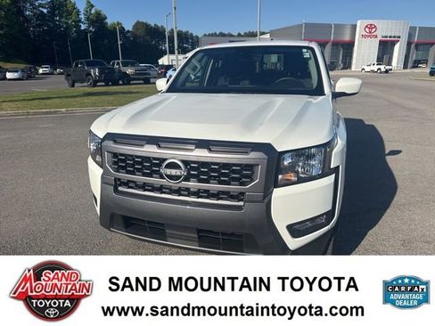 Used 2025 Nissan Frontier SV w/ SV Convenience Package RWD image 7