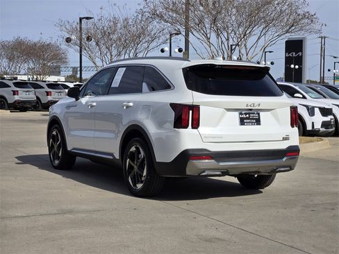 Certified 2025 Kia Sorento EX w/ EX Panoramic Sunroof Package image 3