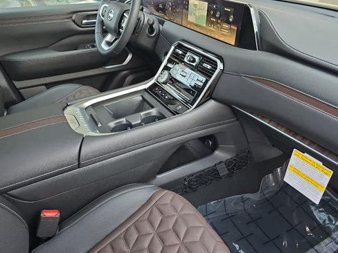 New 2025 Nissan Armada Platinum w/ Convenience Package image 17