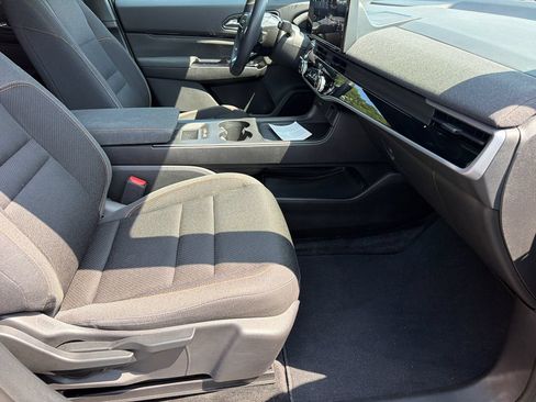 Used 2024 Honda Prologue EX image 11