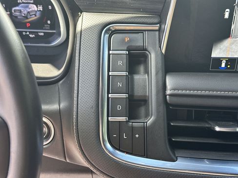 Certified 2023 GMC Yukon SLT w/ SLT Premium Package AWD/4WD image 16
