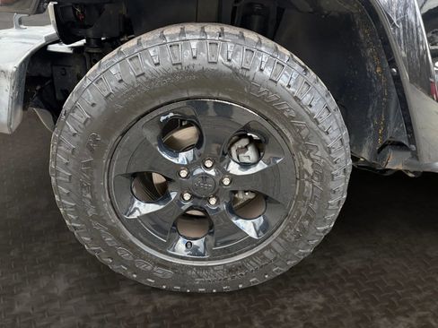 Used 2015 Jeep Wrangler Unlimited Sahara image 28