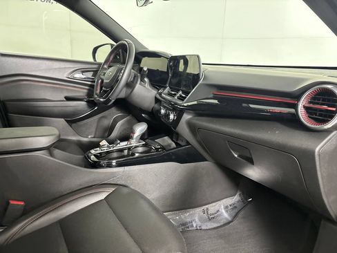 Used 2024 Chevrolet Trax RS FWD image 30