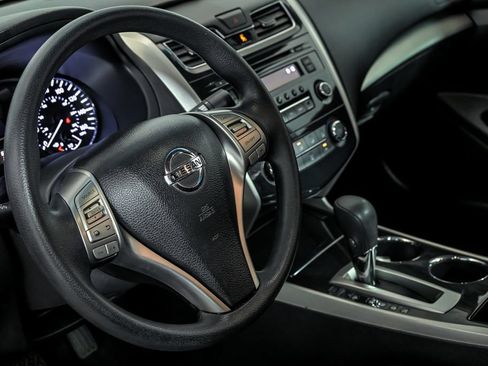Used 2013 Nissan Altima 2.5 S FWD image 15