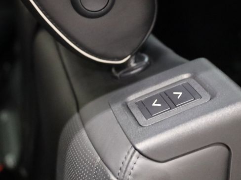 Used 2020 Land Rover Discovery HSE image 41