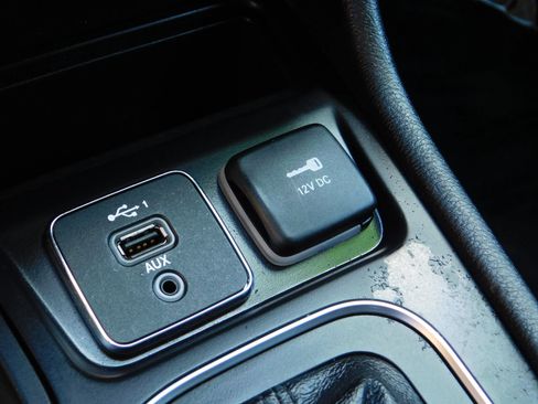 Used 2020 Jeep Cherokee Latitude FWD image 19