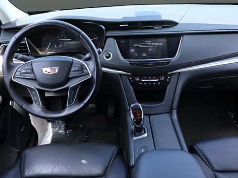 Used 2018 Cadillac XT5 Premium Luxury FWD image 17