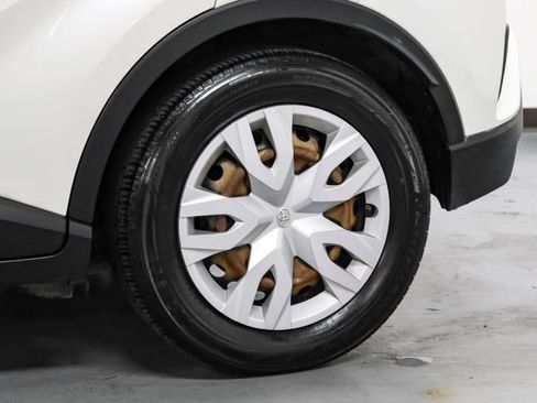 Used 2020 Toyota C-HR LE FWD image 53