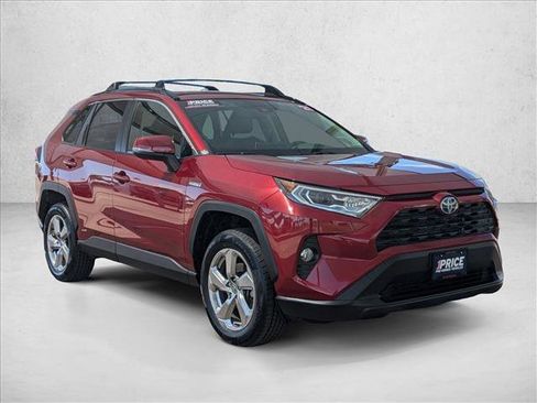 Used 2021 Toyota RAV4 XLE Premium AWD/4WD image 3