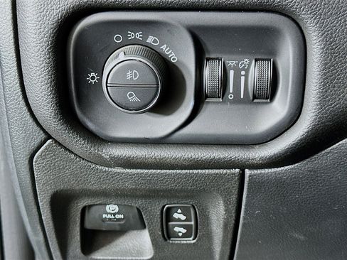 Used 2025 RAM 1500 Laramie image 17