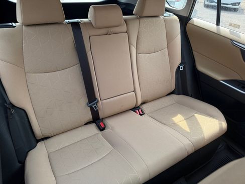 Used 2021 Toyota RAV4 XLE w/ Convenience Package AWD/4WD image 18