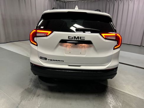 Used 2023 GMC Terrain SLT w/ Elevation Edition image 6