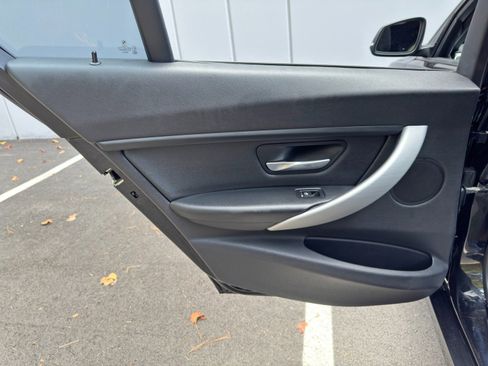 Used 2017 BMW 320i xDrive Sedan image 39
