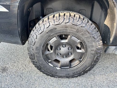Used 2011 Chevrolet Suburban LT AWD/4WD image 13