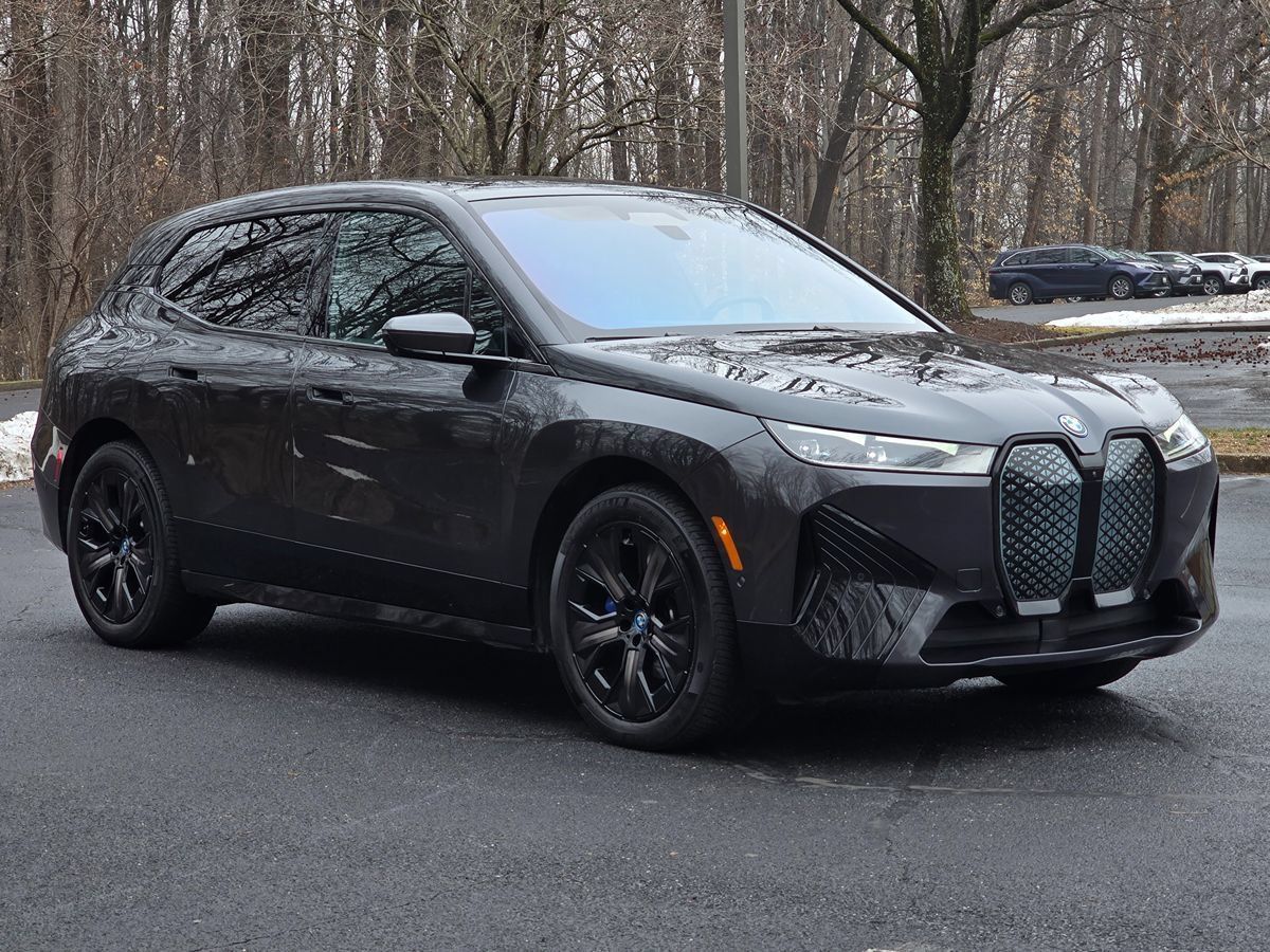 Used 2024 BMW iX xDrive50 w/ Premium Package AWD/4WD image 8