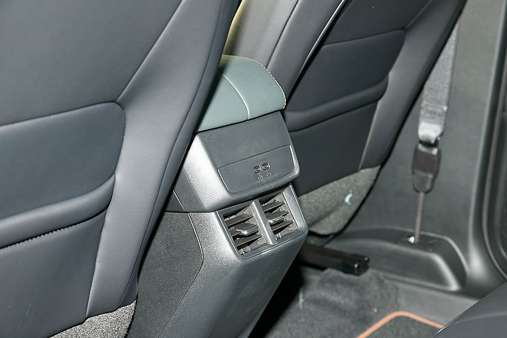 New 2027 GMC Terrain AT4 w/ Technology Package II AWD/4WD image 33