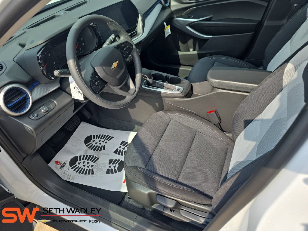 New 2026 Chevrolet Trax LS w/ LS Convenience Package FWD image 17