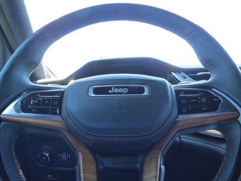 Used 2024 Jeep Grand Cherokee L Summit AWD/4WD image 17