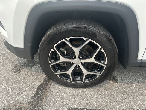Certified 2024 Jeep Compass Limited AWD/4WD image 10