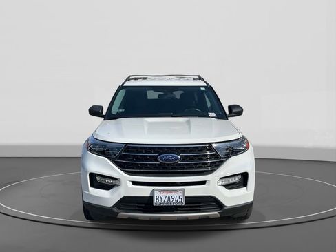 Certified 2021 Ford Explorer XLT w/ Equipment Group 202A AWD/4WD image 3