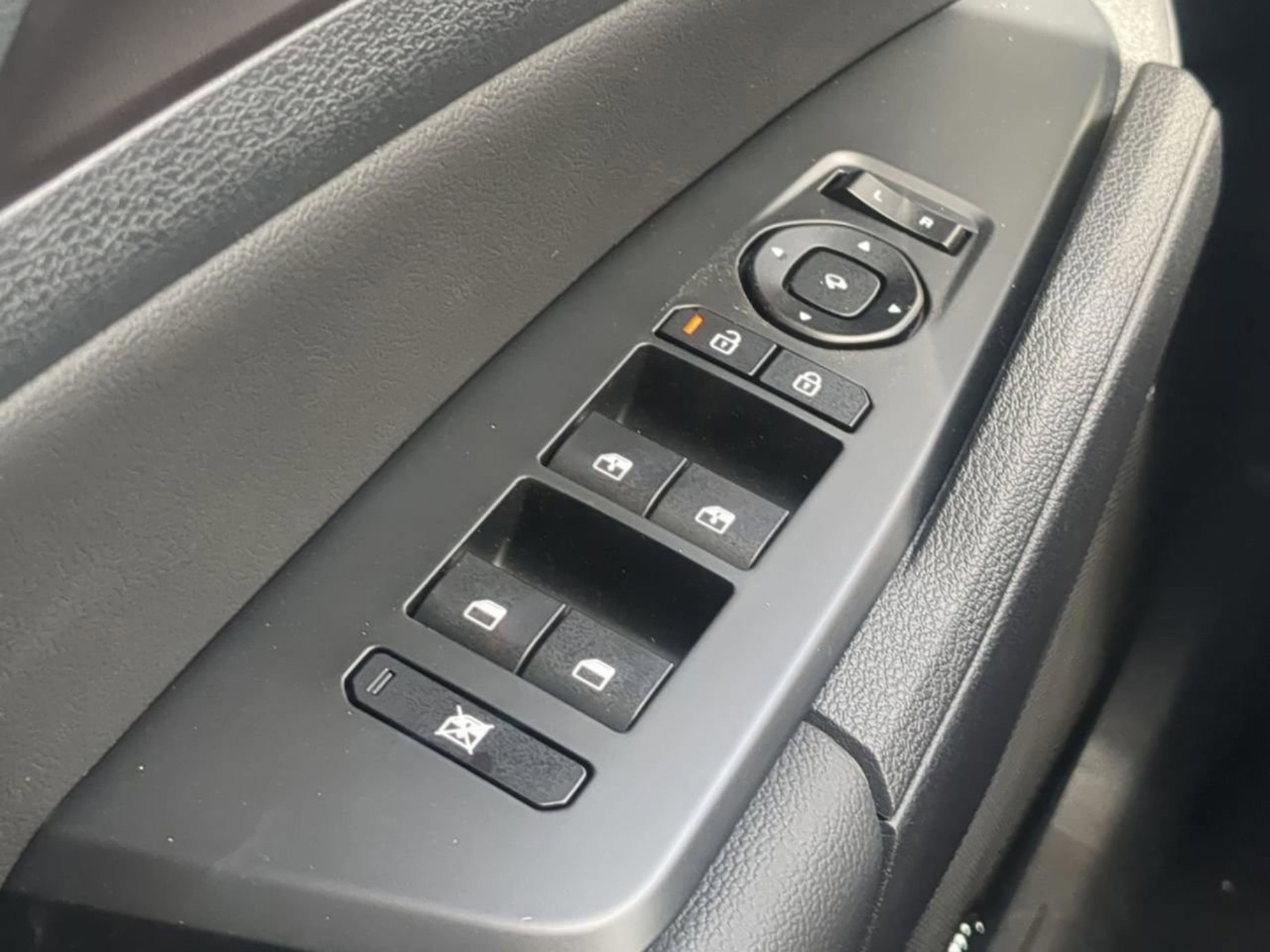 New 2026 Kia Sportage SX FWD image 30