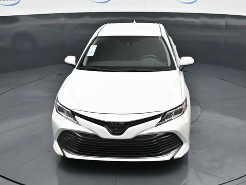 Used 2020 Toyota Camry LE image 10