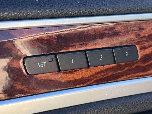 Used 2011 Volkswagen Touareg VR6 image 16