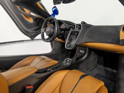 Used 2018 McLaren 570S Spider image 26