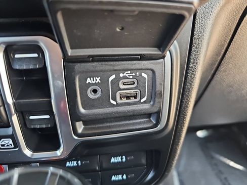 Used 2025 Jeep Wrangler Unlimited Sport AWD/4WD image 24