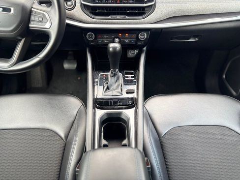 Used 2022 Jeep Compass Latitude w/ Convenience Group AWD/4WD image 23