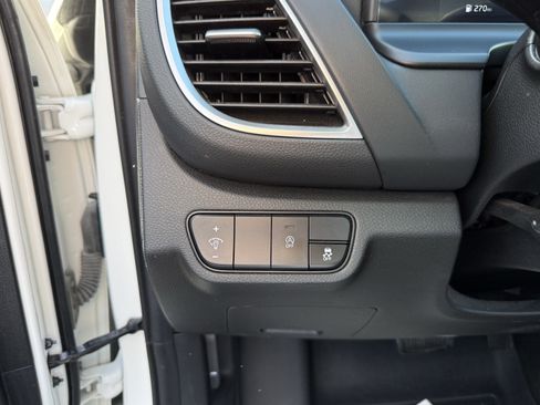 Used 2024 Kia Seltos EX image 12