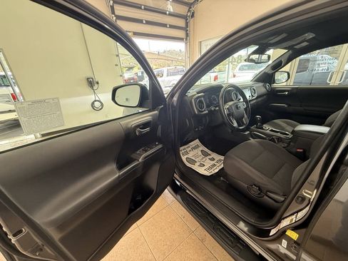 Used 2018 Toyota Tacoma TRD Sport w/ Technology Package AWD/4WD image 34