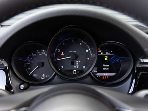 Certified 2026 Porsche Macan AWD/4WD image 13