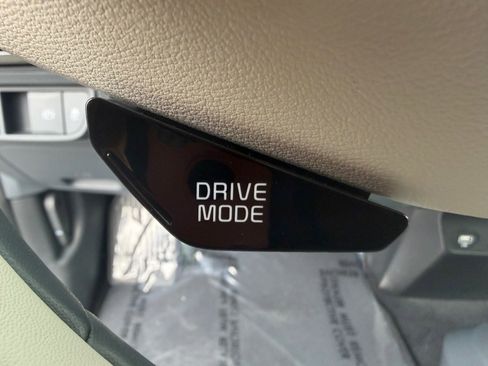 Used 2024 Kia EV6 Wind w/ Wind Technology Package AWD/4WD image 18