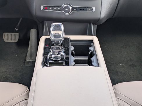 New 2026 Volvo XC90 B5 Core image 24