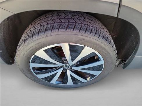 Used 2024 Volkswagen Taos SE FWD image 11