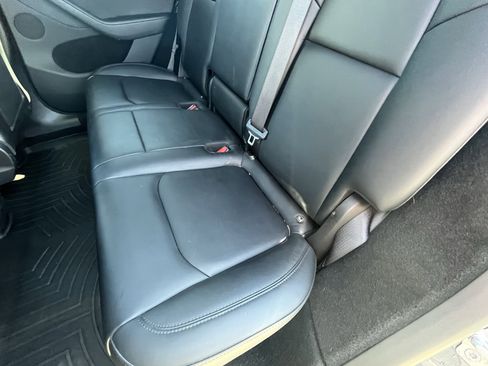 Used 2023 Tesla Model Y Long Range AWD/4WD image 29