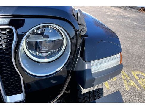 Used 2020 Jeep Wrangler Unlimited Sahara AWD/4WD image 33
