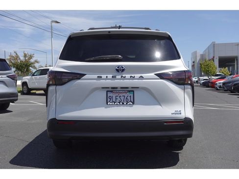 Certified 2024 Toyota Sienna XLE w/ XLE Plus Package FWD image 5