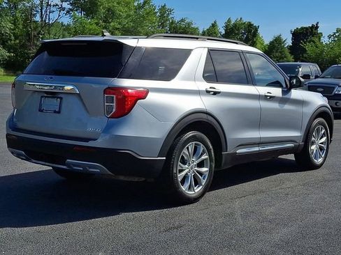 Used 2023 Ford Explorer XLT w/ Equipment Group 202A AWD/4WD image 9