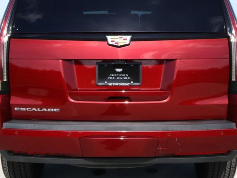 Used 2020 Cadillac Escalade Premium Luxury w/ Escalade Sport Edition image 10