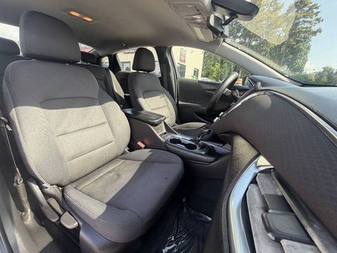 Used 2017 Chevrolet Malibu LT FWD image 12