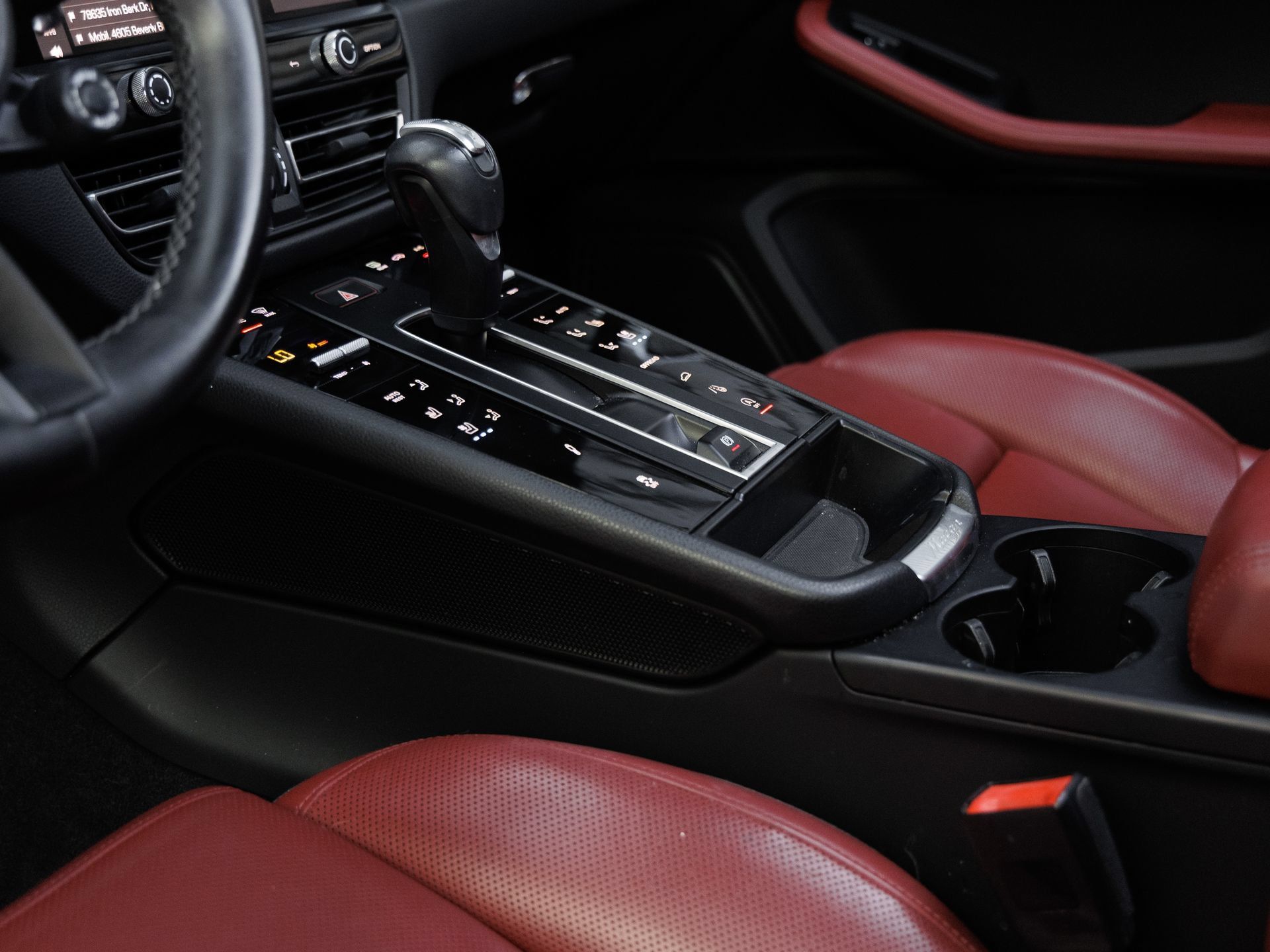 Certified 2023 Porsche Macan AWD/4WD image 23