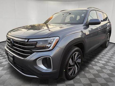 Used 2025 Volkswagen Atlas SE AWD/4WD image 3
