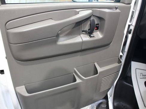 Used 2014 GMC Savana 3500 image 30